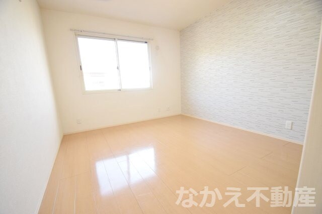 物件内観写真4　(広々とした洋室です)