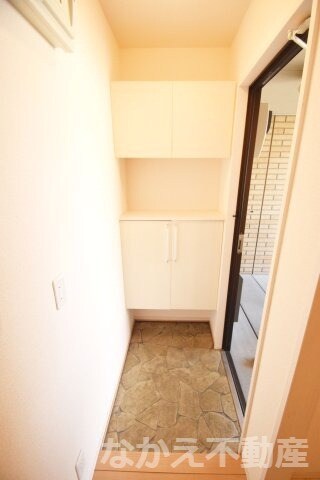 物件内観写真10　(収納もある玄関です)
