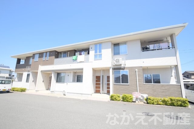 物件外観写真1　(外観もきれいです)