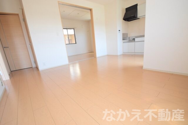 物件内観写真3　(ゆったり過ごせる居間です)