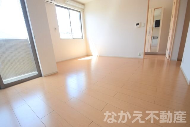 物件内観写真4　(ゆったり過ごせる居間です)