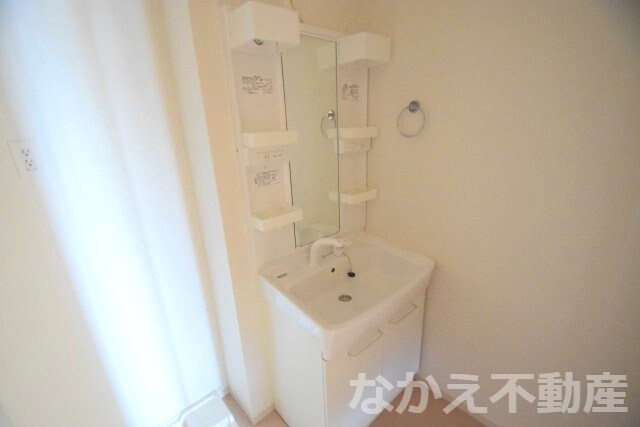 物件内観写真8　(コンパクトで使いやすい洗面所)