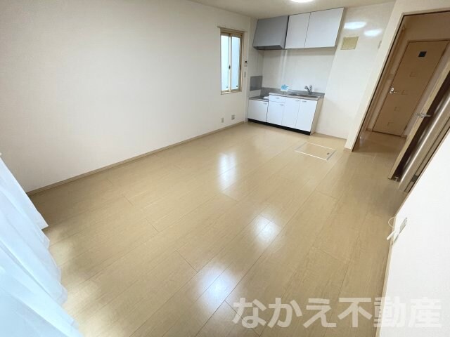 物件内観写真3　(ゆったりとした居間です)