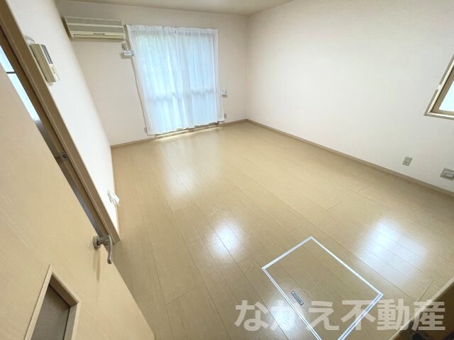 物件内観写真4　(使いやすいリビングです)