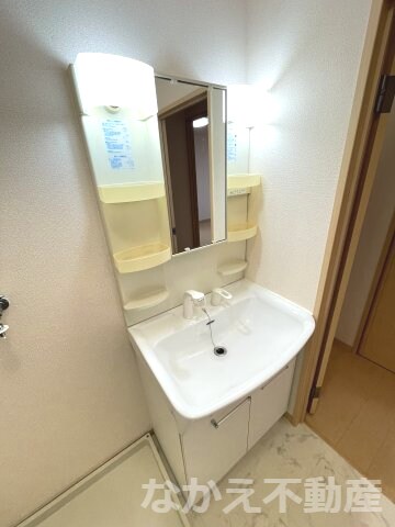 物件内観写真9　(コンパクトで使いやすい洗面所)