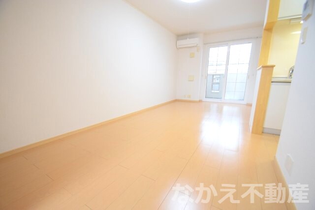 物件内観写真4　(使いやすい居間です)