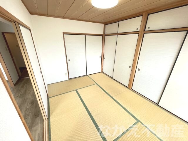 物件内観写真4　(日本らしい落ち着いた雰囲気の和室です)