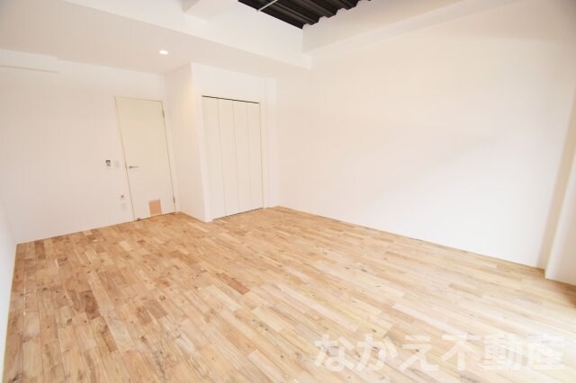 物件内観写真2　(こちらの居間で趣味の時間をお楽しみください)