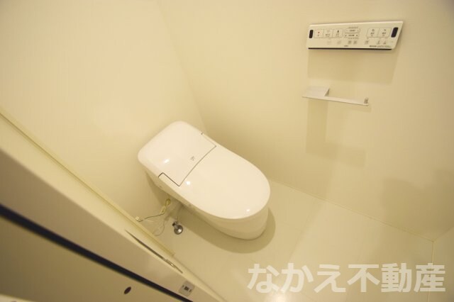 物件内観写真6　(ゆったりとした空間のトイレです)