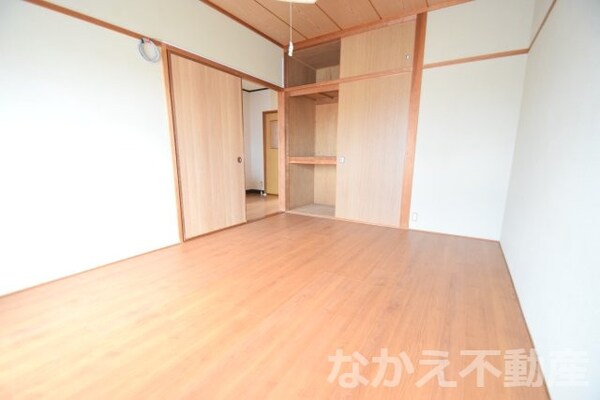 寝室(落ち着いて過ごせるお部屋なので、寝室にいかがでしょうか)