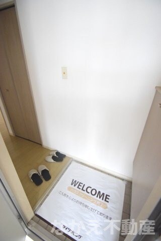 物件内観写真9　(ゆったりとした玄関です)