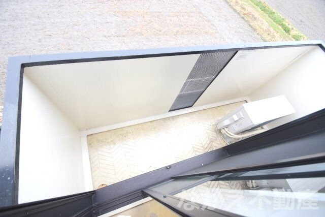 物件内観写真10　(開放的で明るい空間を演出してくれるバルコニーです)