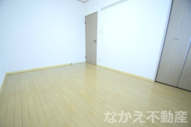 物件内観写真14　(使い勝手のいい寝室です)