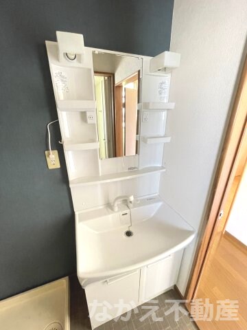 物件内観写真8　(コンパクトで使いやすい洗面所)