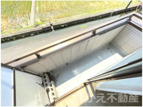 物件内観写真10　(お洗濯にも便利なバルコニー付き)