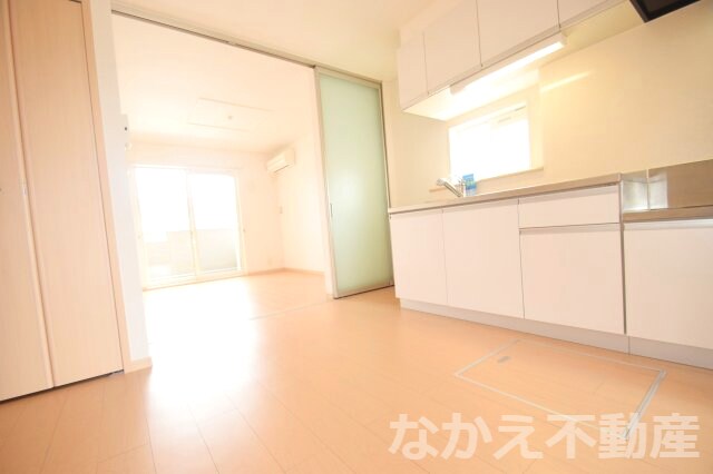 物件内観写真2　(ゆったりとしたリビングです)