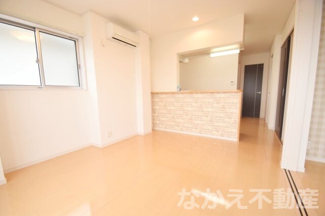 物件内観写真2　(使いやすいリビングです)