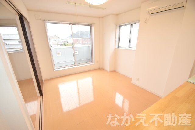 物件内観写真3　(使いやすい居間です)