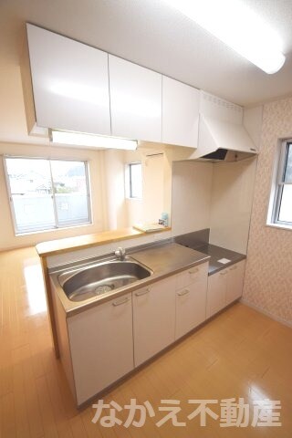 物件内観写真5　(コンパクトなキッチンで掃除もラクラク)