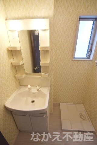 物件内観写真8　(脱衣スペースもあります)