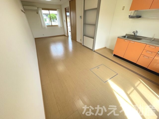 物件内観写真2　(おしゃれなリビングです)