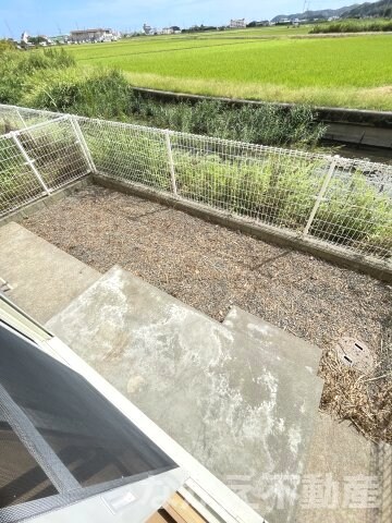 物件内観写真10　(お洗濯にも便利なバルコニー付き)