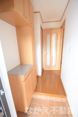 物件内観写真8　(収納もある玄関です)