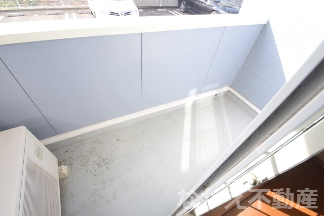 物件内観写真11　(外からの目が気にならないバルコニーで洗濯物が干せます)