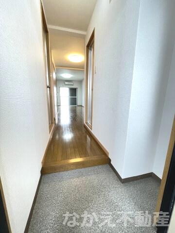 物件内観写真9　(落ち着いた玄関です)