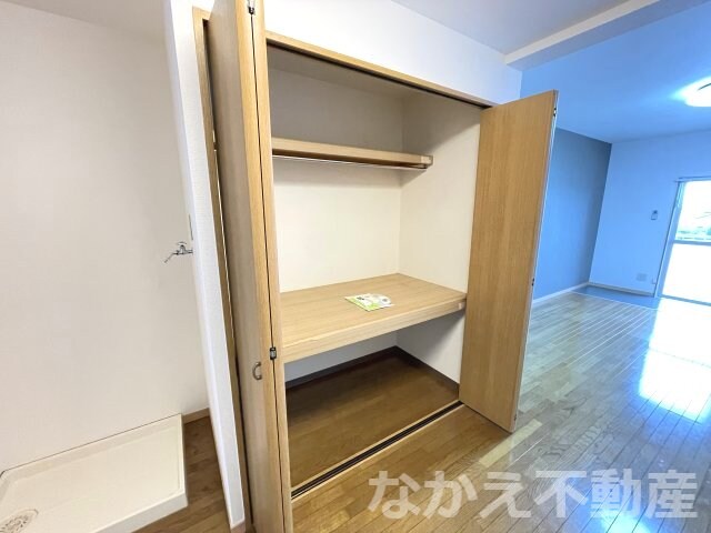物件内観写真10　(便利な収納スペースです)