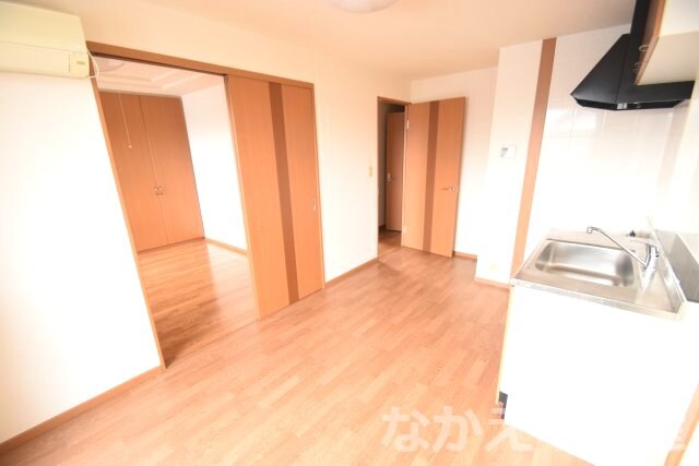 物件内観写真3　(使い勝手のいい洋室です)