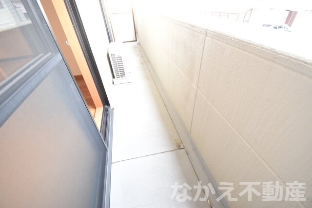 物件内観写真9　(暖かな日差しのふりそそぐバルコニー)
