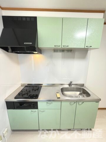 物件内観写真4　(コンパクトなキッチンで掃除もラクラク)