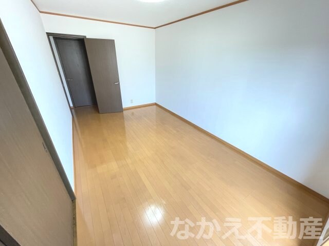 物件内観写真13　(使い勝手のいい寝室です)
