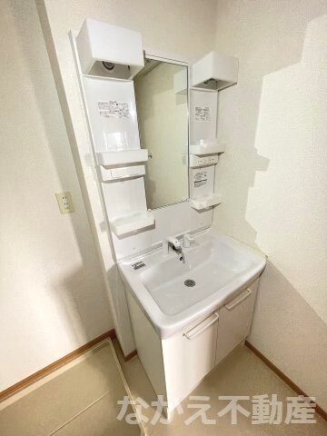 物件内観写真7　(コンパクトで使いやすい洗面所)