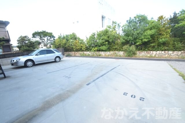 物件外観写真2　(駐車場完備です)