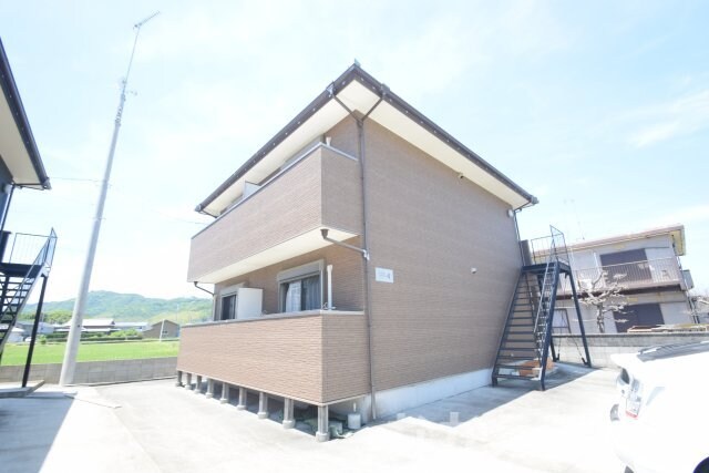 物件外観写真3　(建物外観を気になさる方へ、見た目の良い物件です)