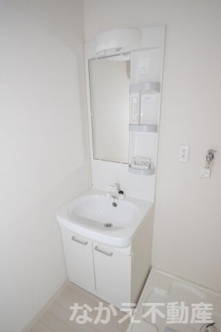 物件内観写真11　(コンパクトで使いやすい洗面所)