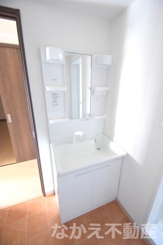 物件内観写真8　(忙しい朝には欠かせない洗面所です)