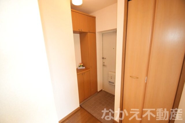 物件内観写真9　(シンプルで使いやすい玄関です)