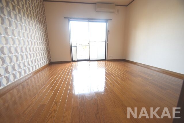 物件内観写真6　(開放的な寝室です)