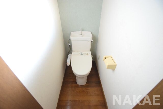 物件内観写真9　(ゆったりとした空間のトイレです)