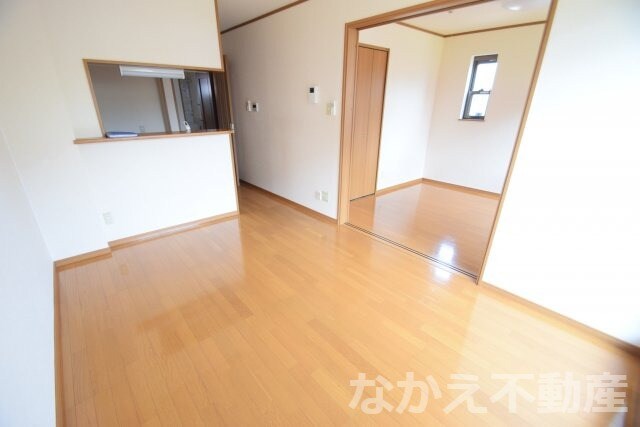 物件内観写真2　(ゆったり過ごせるリビングです)