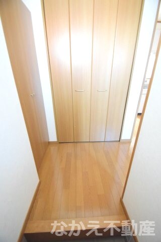 物件内観写真9　(明るい玄関です)