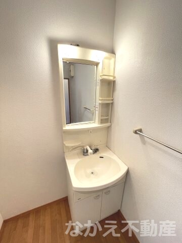 物件内観写真6　(コンパクトで使いやすい洗面所)