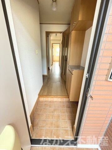 物件内観写真10　(シンプルで使いやすい玄関です)