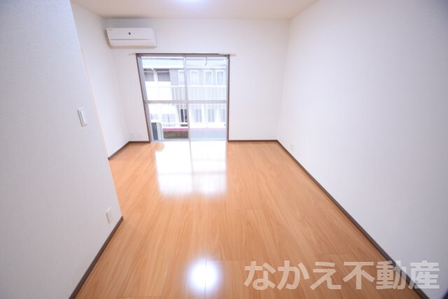 物件内観写真3　(コンパクトで使いやすい洋室です)