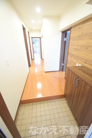 物件内観写真9　(明るい玄関です)
