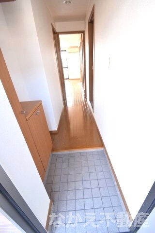物件内観写真13　(明るい玄関です)