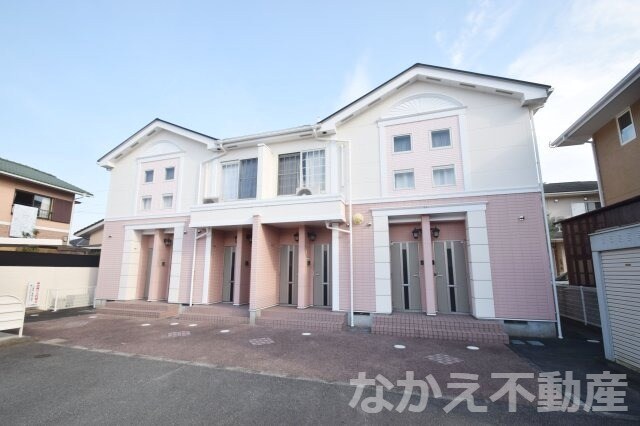 物件外観写真1　(外観は落ち着いています)